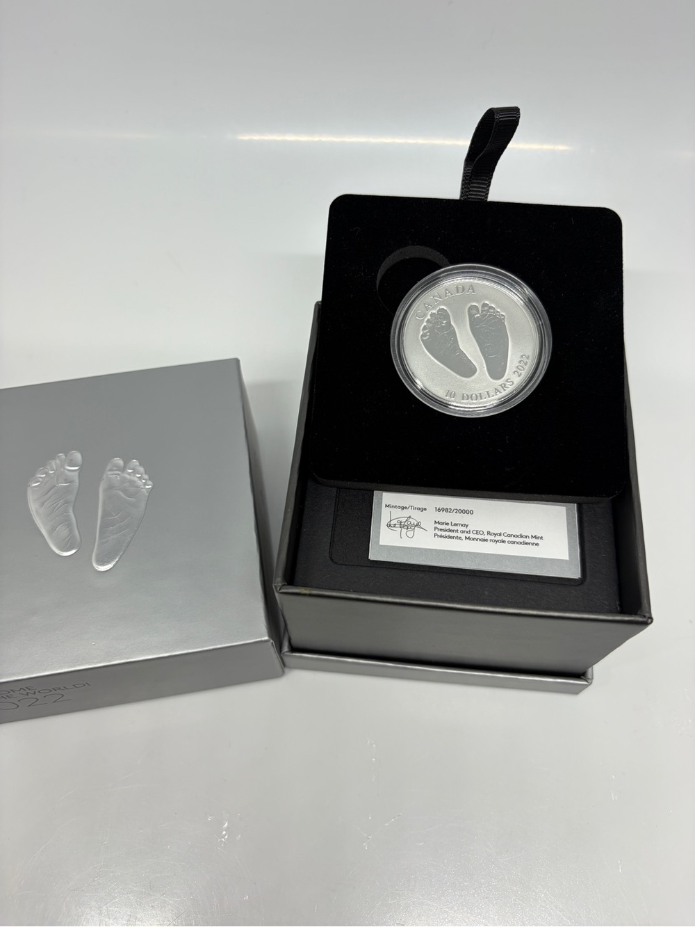 Royal Canadian Mint Silver Keepsake Coin - Silver Color